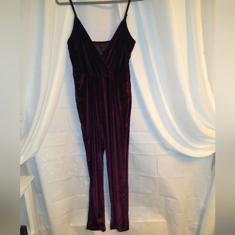 jumpsuit very stretchy NWOT